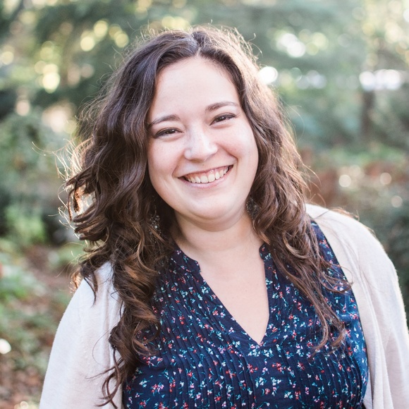 Meet your Posher, Courtney - Picture 1 of 3